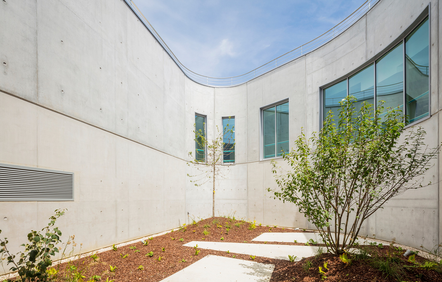 courtyard, landscapedpatio, medicalcenter